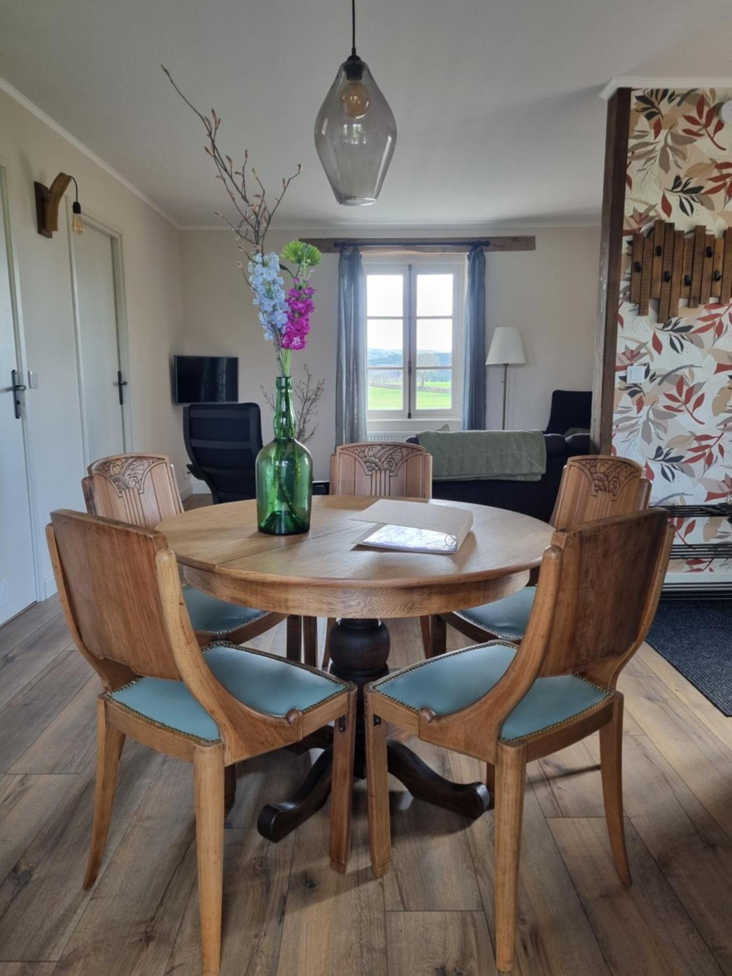 Le Montaurier Apartment Combrailles Bagian luar foto