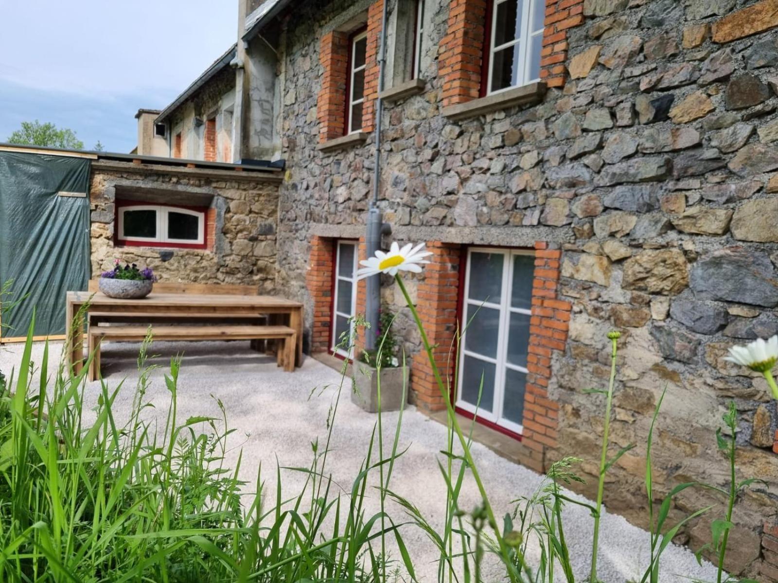 Le Montaurier Apartment Combrailles Bagian luar foto